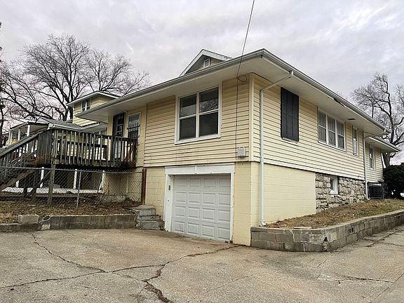 3rd image of 404 Lawn Ave