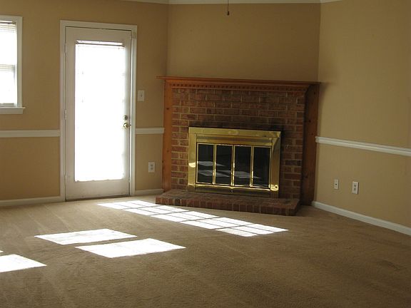 4th image of 216 Choisy Cres