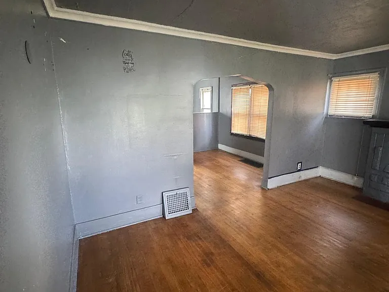 614 E Marengo Ave — Photo 6