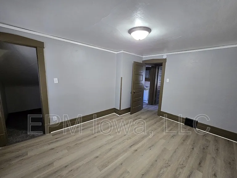 506 Fowler St — Photo 15