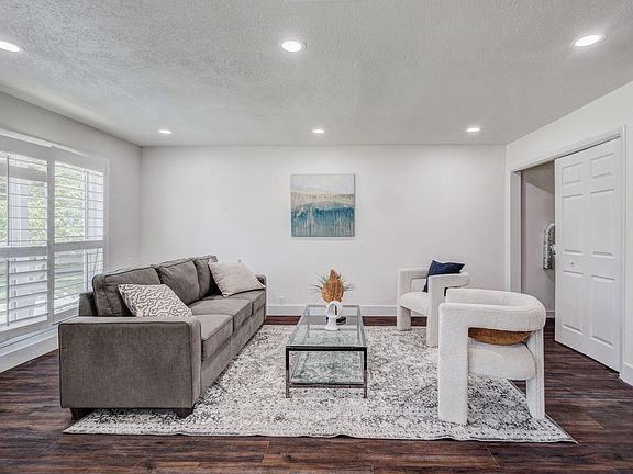 5th image of 7816 Claremont Dr