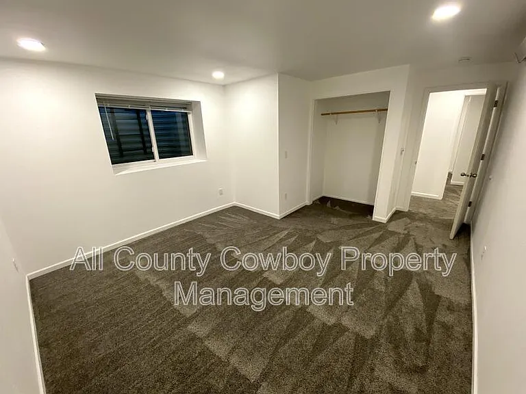 1710 1/2 Walsh Ct — Photo 4