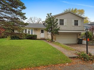 2017 E Seneca Ln, Mount Prospect, IL 60056