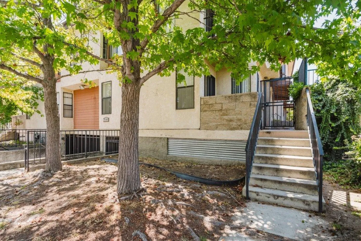 2 bed, 750 sqft, $2,850 — Photo 1