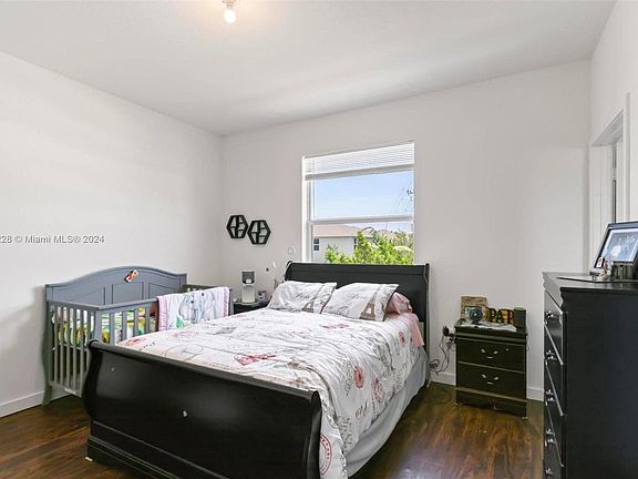 2nd image of 389 NE 5th Pl