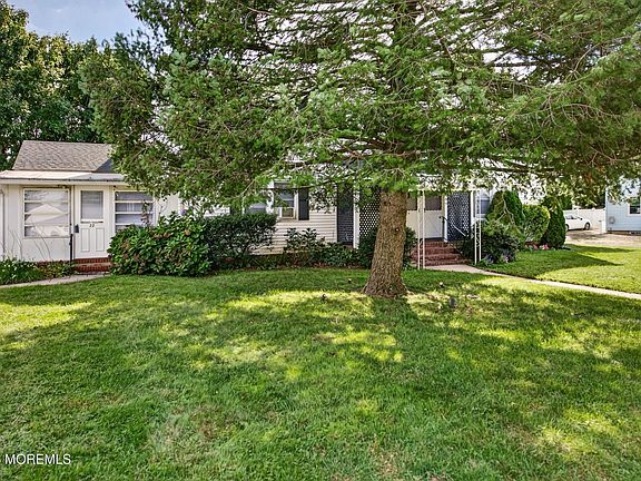 2nd image of 22 Oldfield Pl