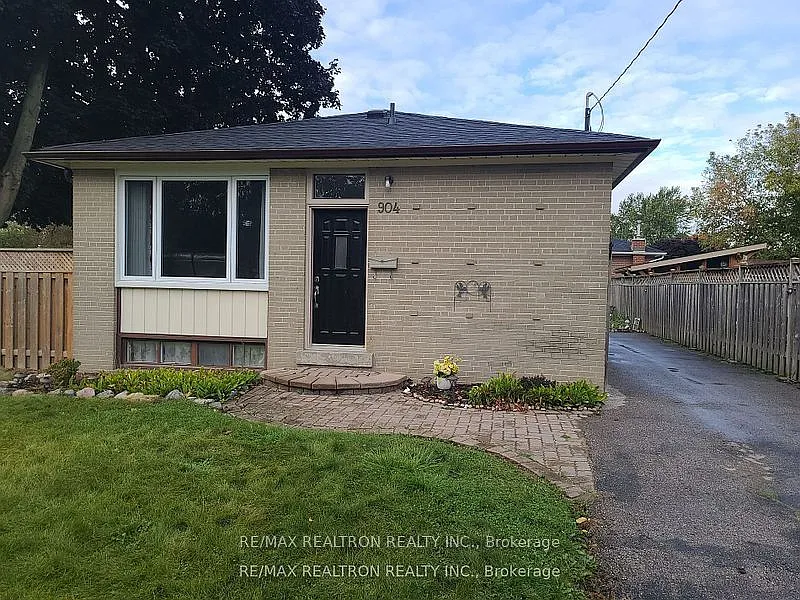 904 Donovan Cres