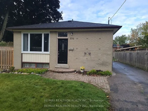 904 Donovan Cres, Whitby, ON L1N 3G3