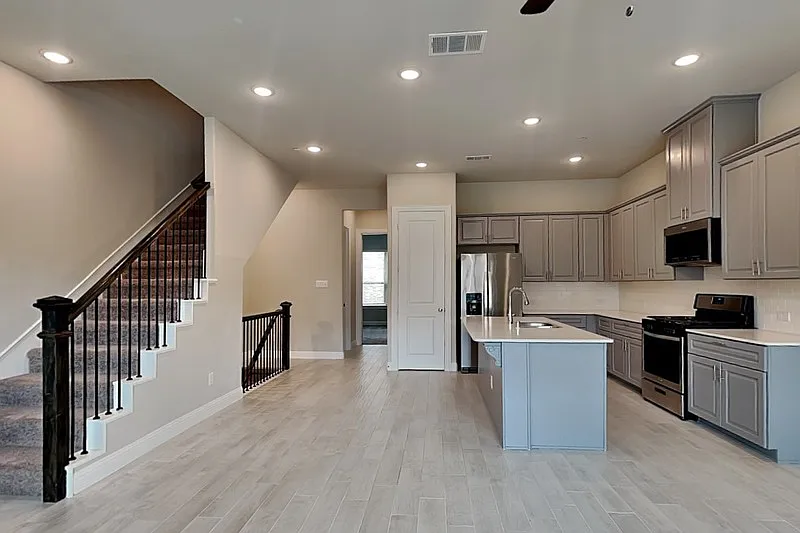 4 bed, 3.5 bath, 2288 sqft, $3,295 — Photo 3