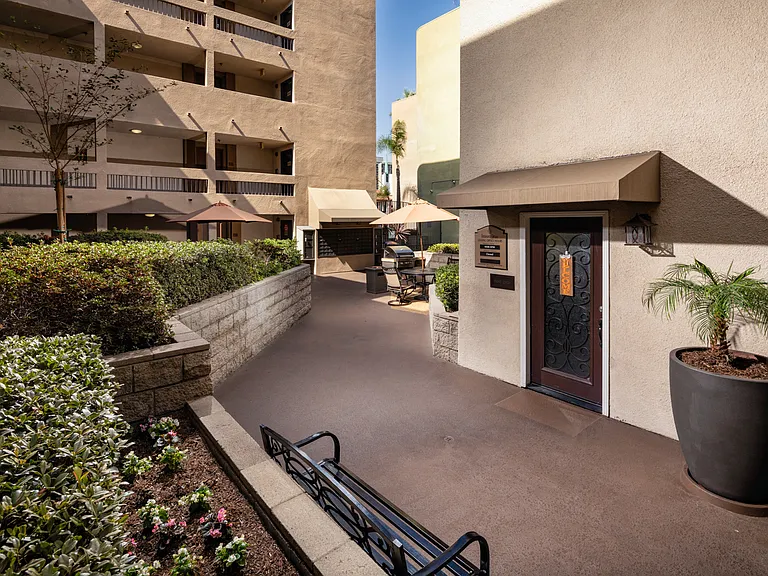 Renaissance Terrace — Photo 9
