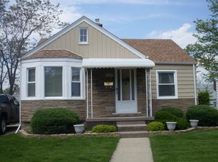 8233 Superior Ave, Center Line, MI 48015