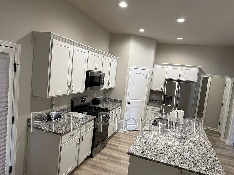 39500 Ridgeland Dr — Photo 6