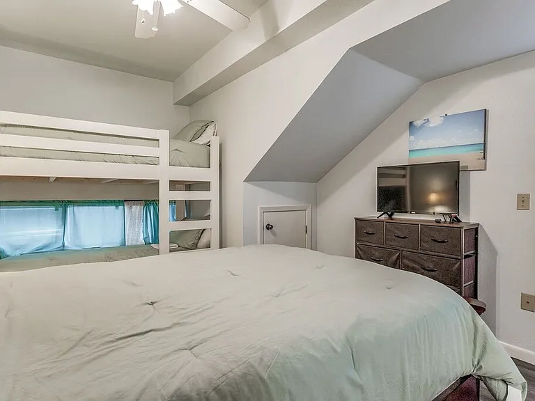 1390 Fort Pickens Rd #210 — Photo 6
