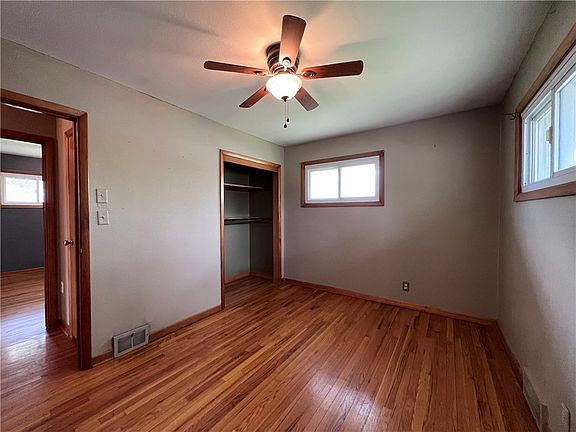 5th image of 206 E McKinney St