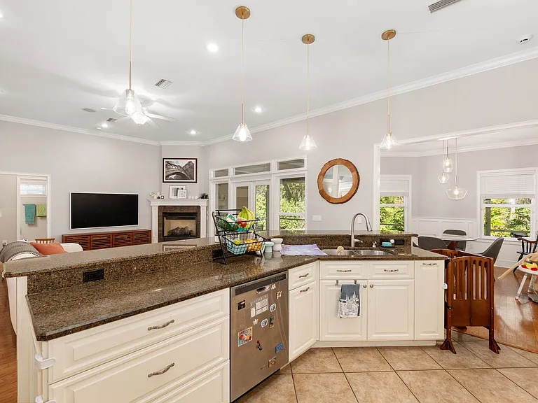 3773 SW 21st Dr — Photo 32