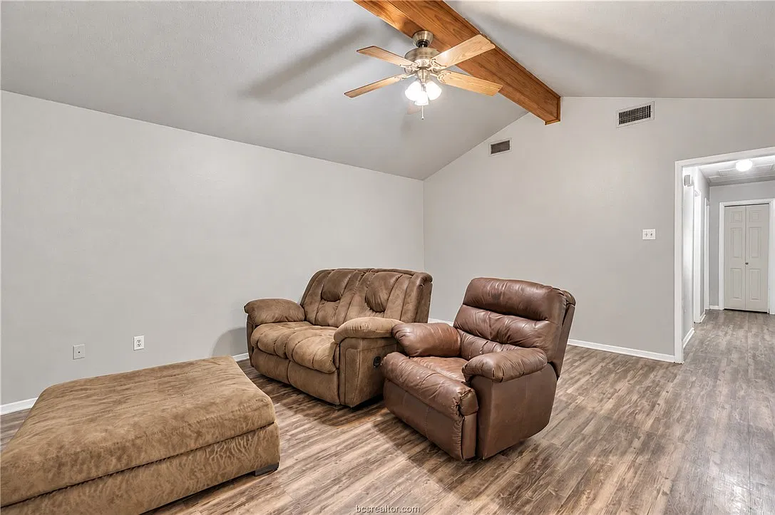 3 bed, 1098 sqft, $1,400 — Photo 3