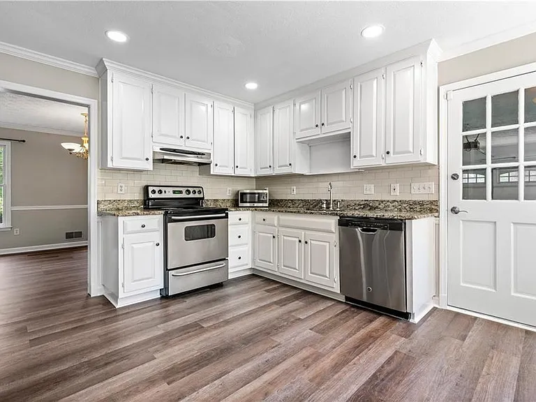 4752 Forest Glen Ct NE — Photo 11