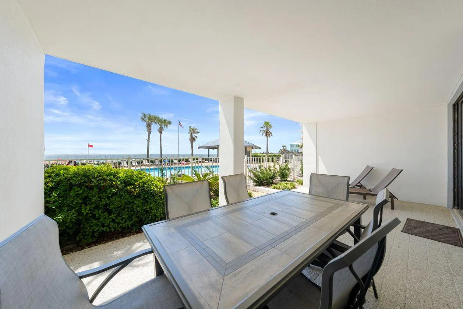 3 bed, 2.0 bath, 1259 sqft, $4,488 — Photo 2