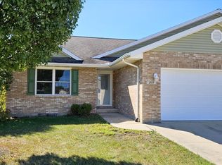 215 E Charter Dr, Muncie, IN 47303