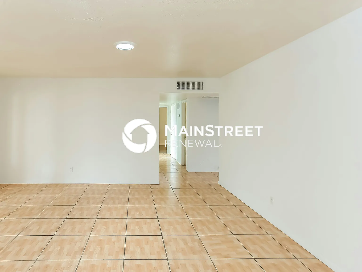 4721 E Polk St — Photo 2