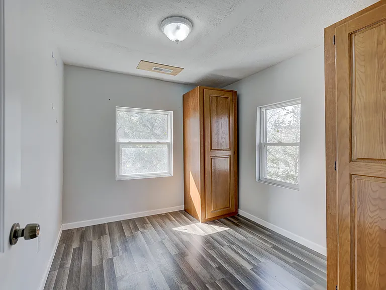 813 S Center St — Photo 29