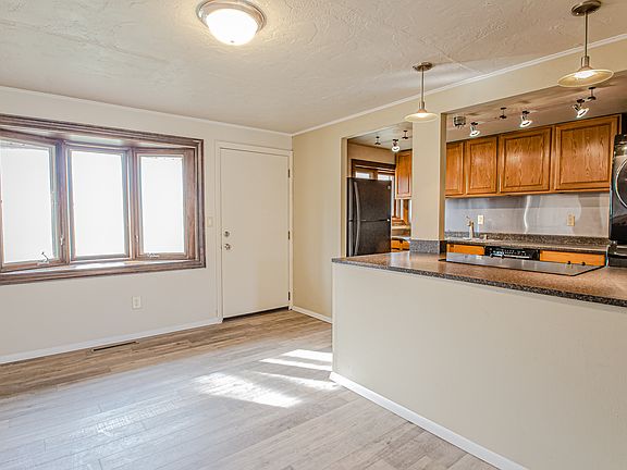 5th image of 3867 Utica Dr
