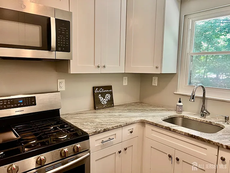 34 Kate Ln — Photo 5