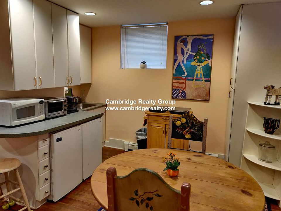 2nd image of 16 Farwell Pl