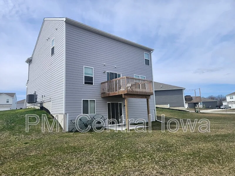 4 bed, 2.5 bath, 2114 sqft, $2,550 — Photo 4