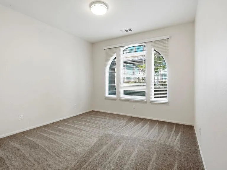 477 Prosperity Dr — Photo 9