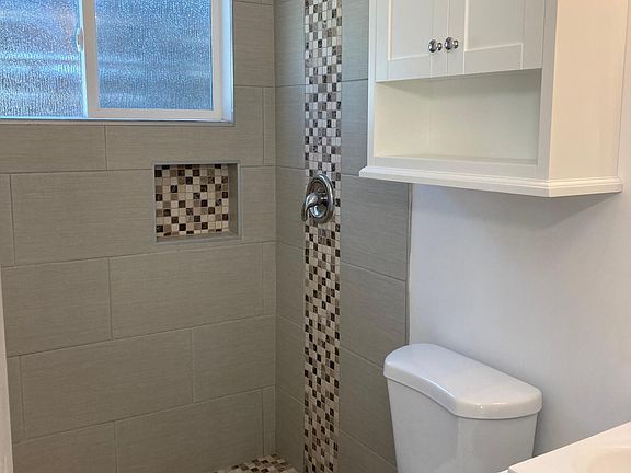5th image of 992 Helix Ave