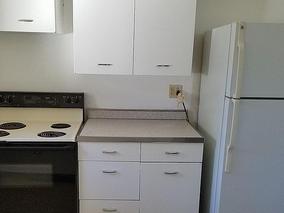 3rd image of 1011 Singingwood Rd