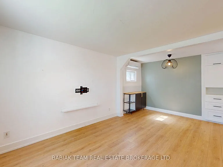 40 Alexander St — Photo 4