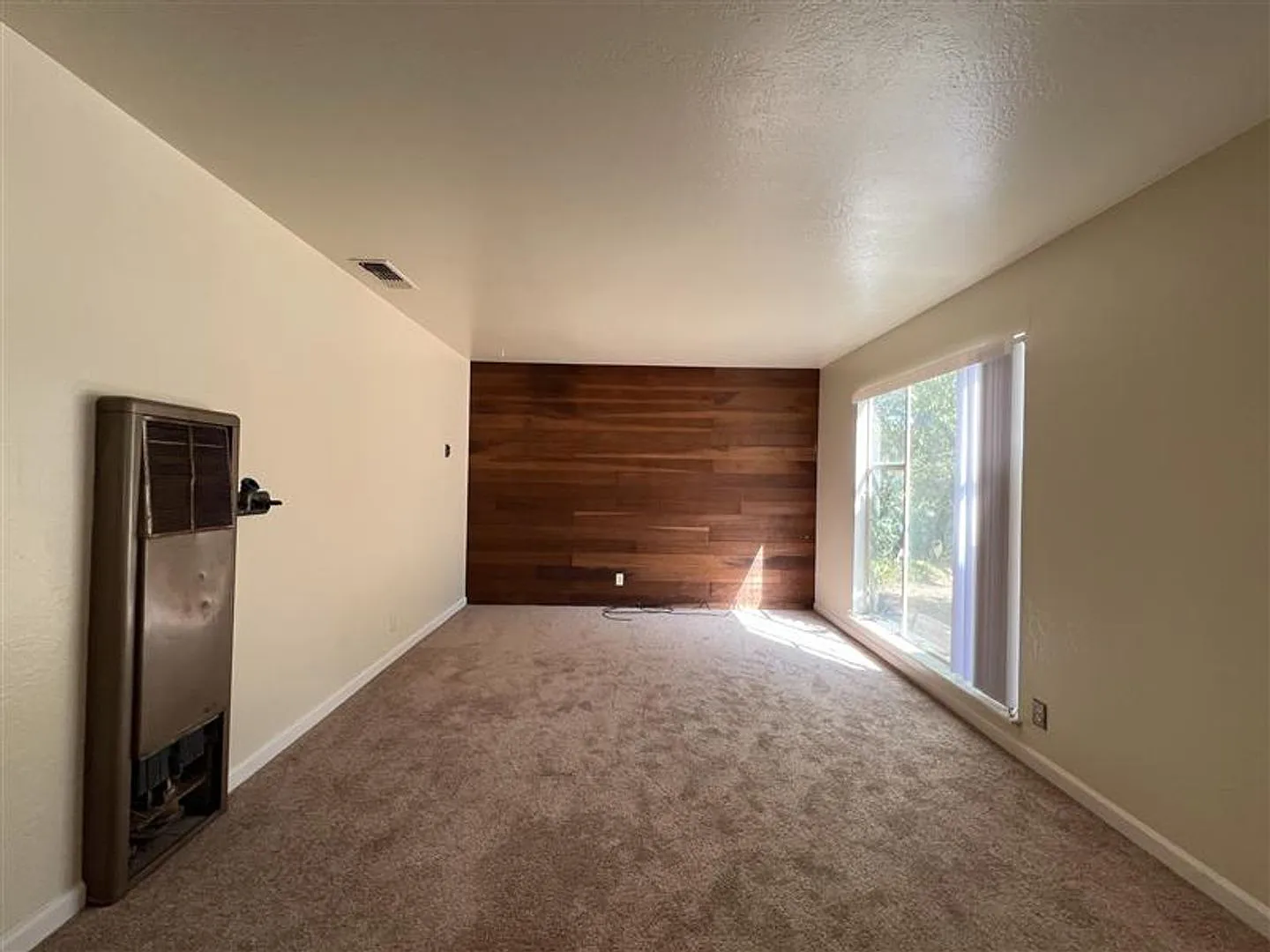 Cute Three Bedroom on Large lot! — Photo 4