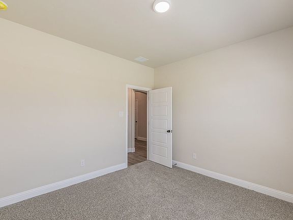 3rd image of 213 Navajo Trl