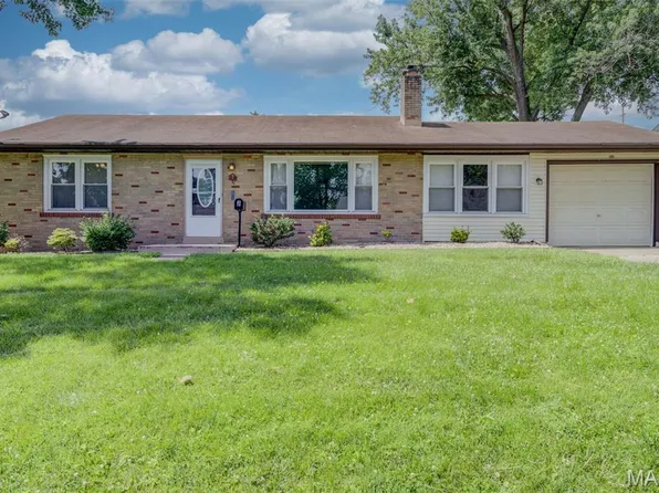 7 Santa Cruz Dr, Florissant, MO 63031