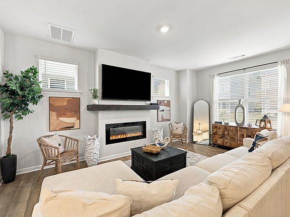 3rd image of 219 Chesapeake Commons St