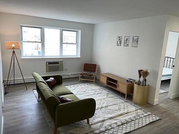 2nd image of 5555 N Rockwell St APT 304