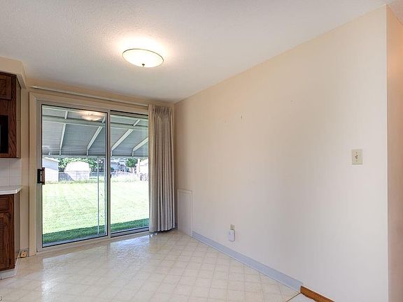 5th image of 116 Saint Lawrence Blvd