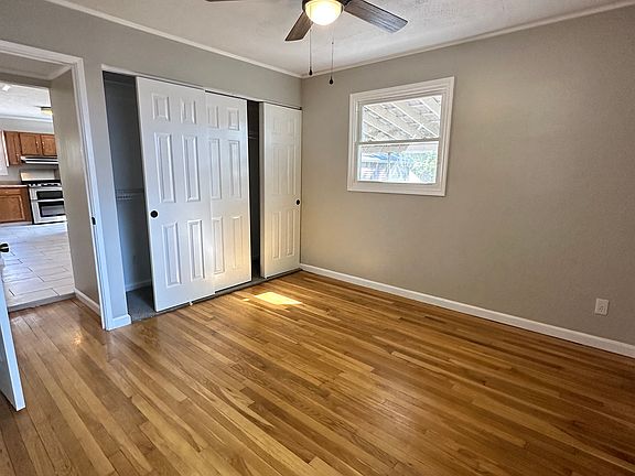 4th image of 5326 Woodbine Ave