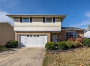 6912 Hollywood Dr, Parma, OH 44129