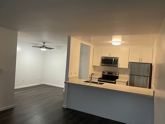 3rd image of 7317 Haskell Ave APT 211
