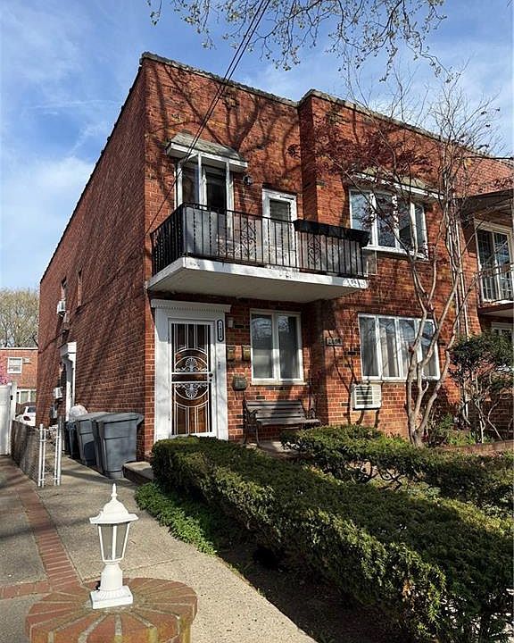 2nd image of 2424 E 63rd St