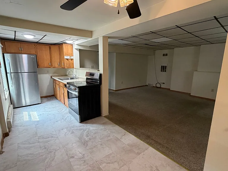 412 E Maiden St — Photo 3