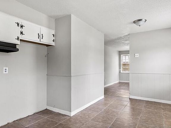5th image of 1037 Chatwood St