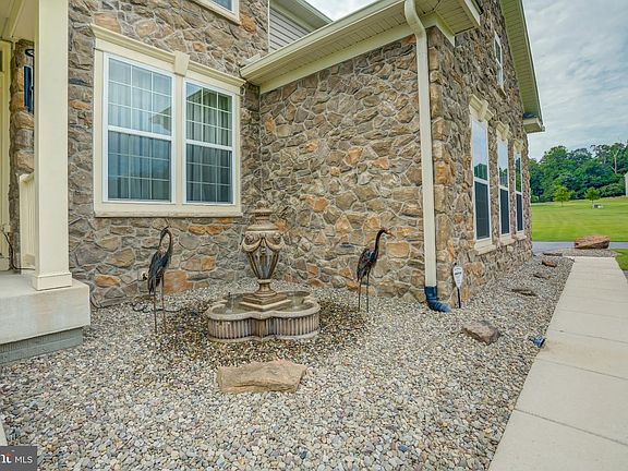3rd image of 50 Rhodes Mountain Dr
