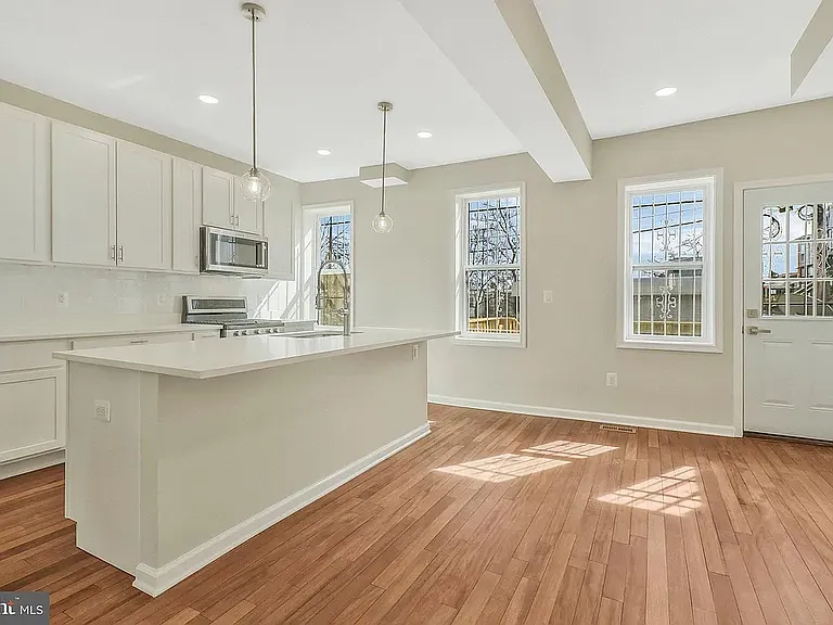 444 Kenyon St NW — Photo 11