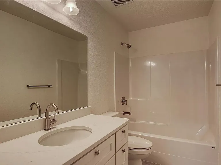 1211 N Cannon St — Photo 9