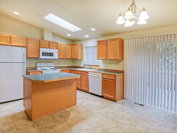 5th image of 7743 32nd St NE