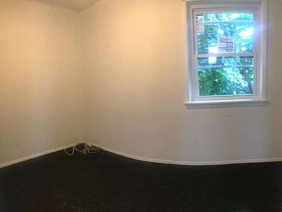 4th image of 76 Greenleaf Ave #1